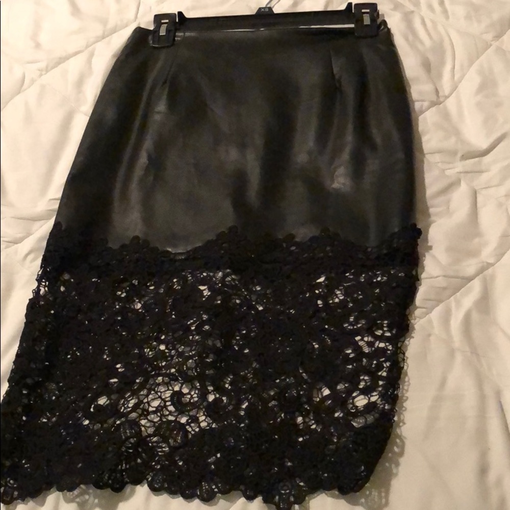 Pencil skirt with lace bottom
